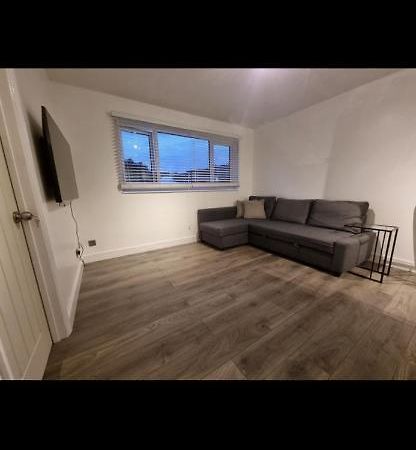Modern 2 Bed Apartment & Free Parking カンタベリー エクステリア 写真