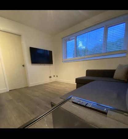 Modern 2 Bed Apartment & Free Parking カンタベリー エクステリア 写真