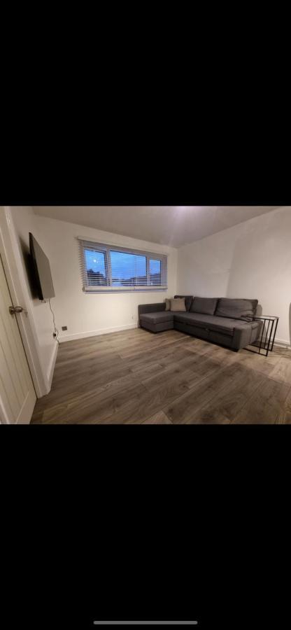 Modern 2 Bed Apartment & Free Parking カンタベリー エクステリア 写真