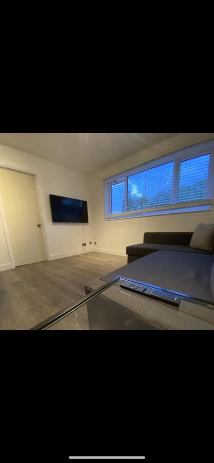 Modern 2 Bed Apartment & Free Parking カンタベリー エクステリア 写真
