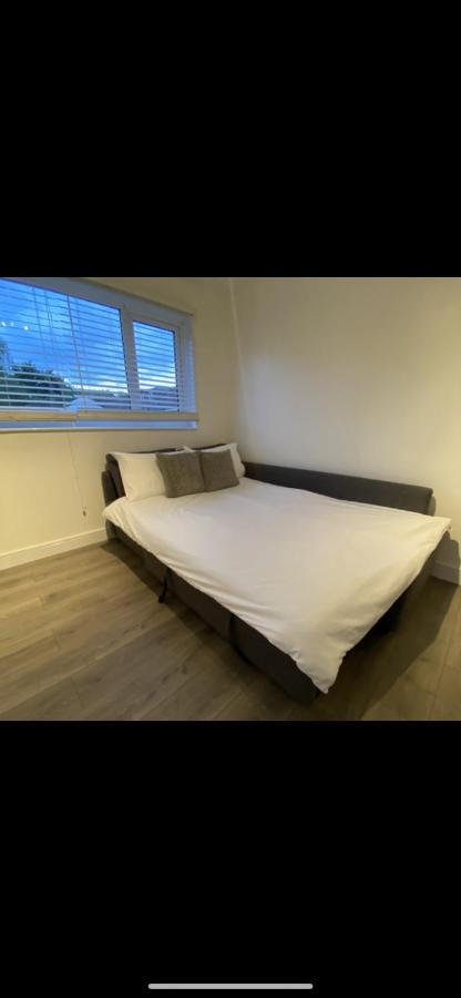 Modern 2 Bed Apartment & Free Parking カンタベリー エクステリア 写真